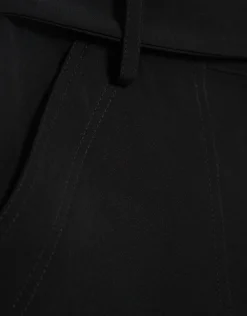 Pantalón ancho fluido twill negro con cinturón
