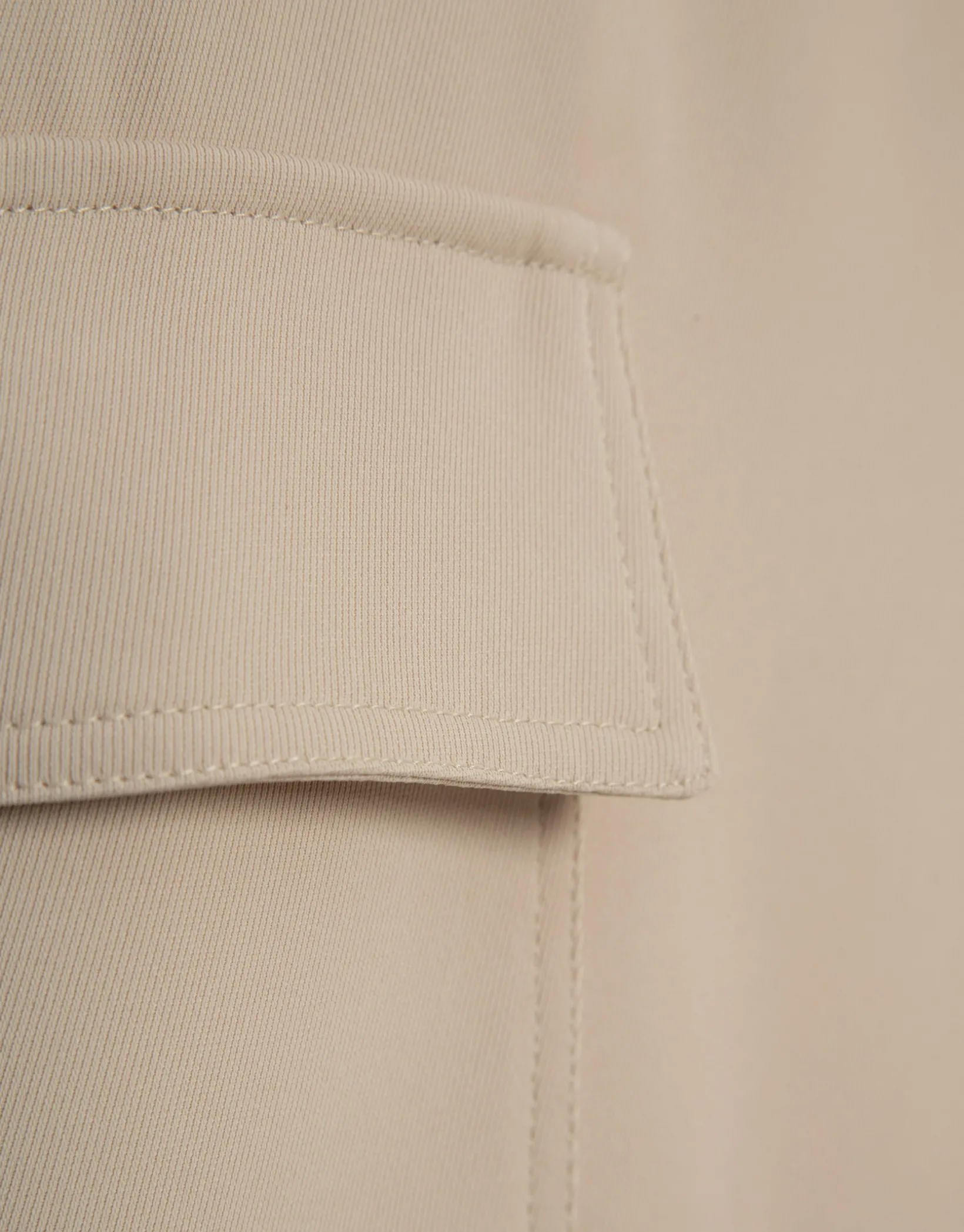 Pantalón cargo ancho twill beige