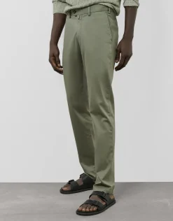 Pantalón chino regular algodón tintado verde caqui