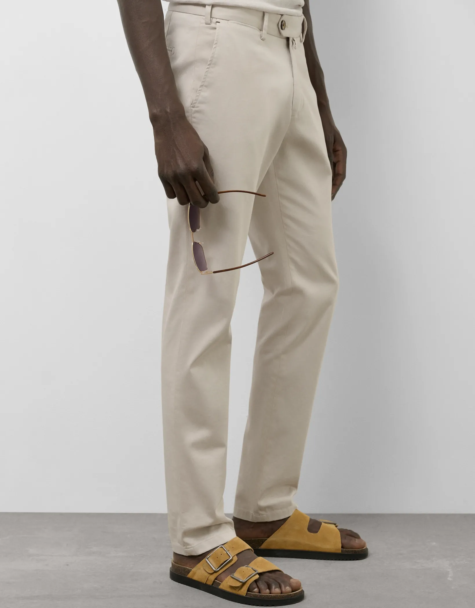 Pantalón chino regular algodón tintado beige