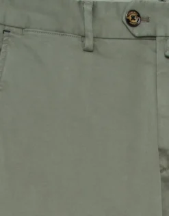 Pantalón chino regular algodón tintado verde caqui