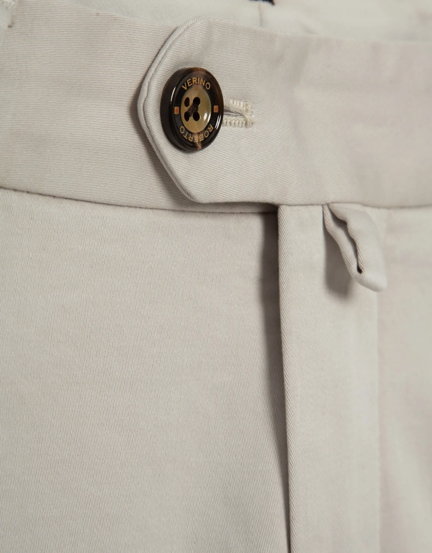 Pantalón chino regular algodón tintado beige