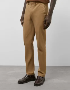 Pantalón chino sarga fina tintada camel