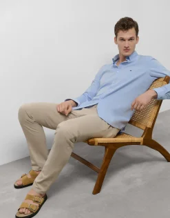 Pantalón chino tintado arena