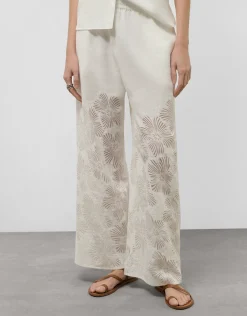 Pantalón palazzo con diseño floral en devoré blanco
