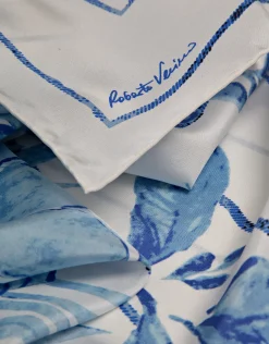 Pañuelo seda blanco líneas y flor azul