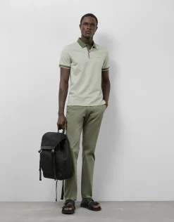 Polo jacquard geométrico caqui y blanco