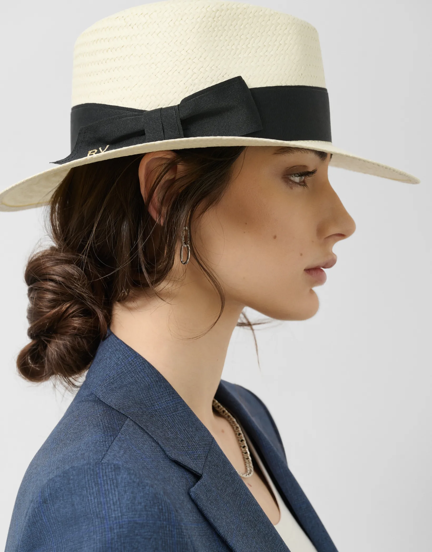 Sombrero ala corta beige cinta negra