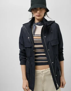 Trench con capucha y cintura ceñida azul marino