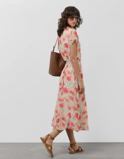 Vestido camisero en gasa estampado vegetal floral tonos coral y rojo