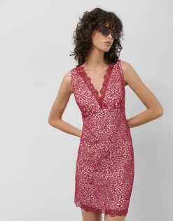 Vestido corto escote pico sin mangas guipur frambuesa