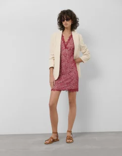 Vestido corto escote pico sin mangas guipur frambuesa