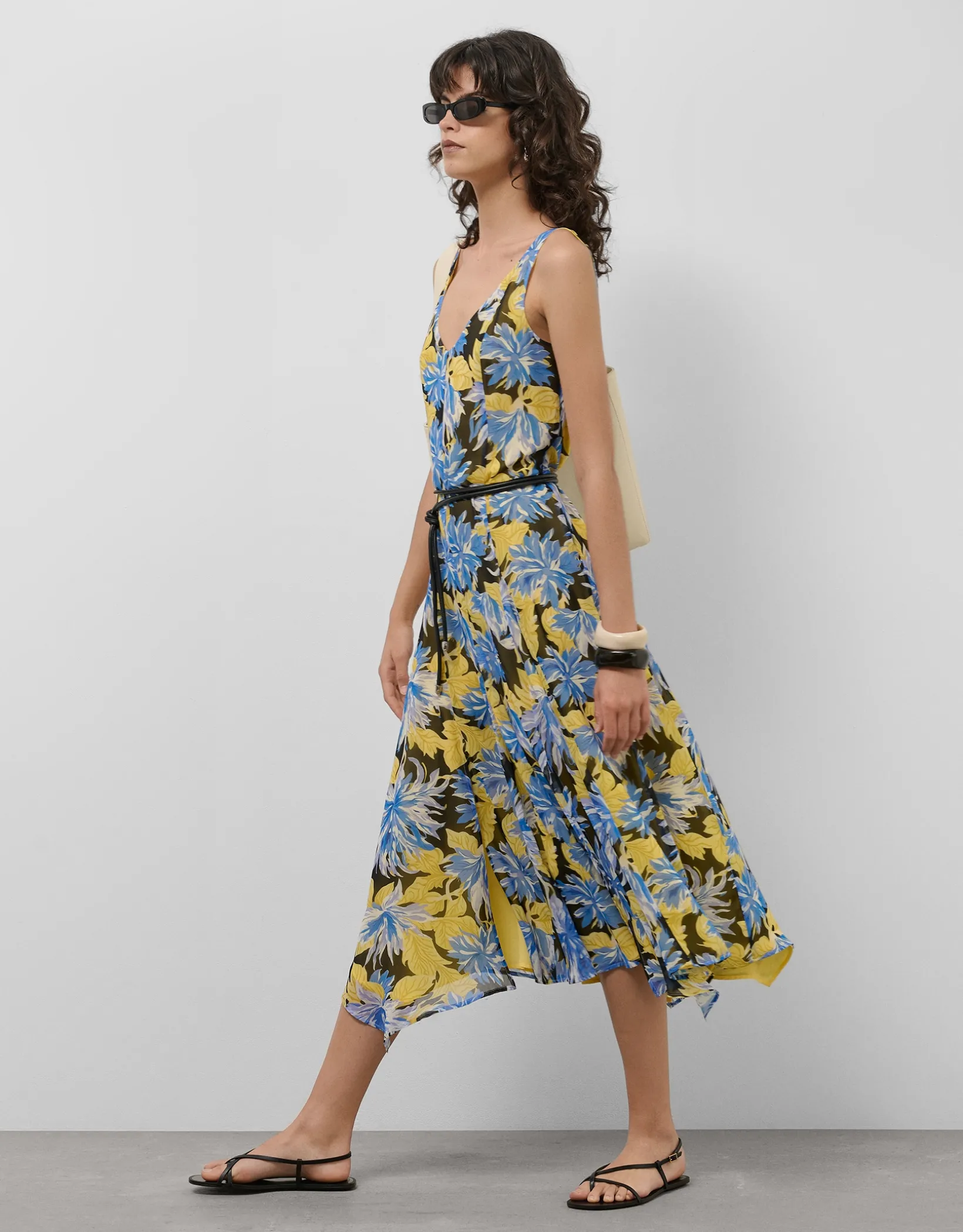 Vestido midi crepe georgette estampado floral azules
