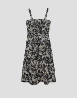 Vestido midi de tirantes en tejido vaquero azul con bordado floral y calados