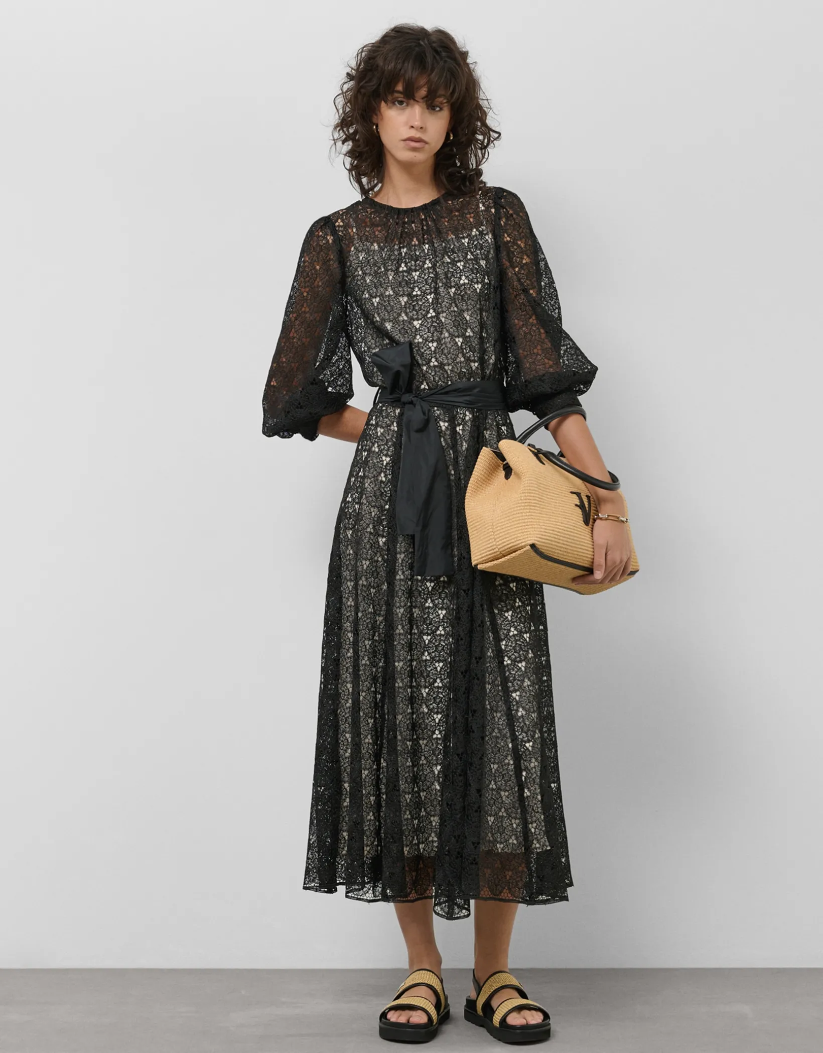 Vestido midi manga larga guipur negro