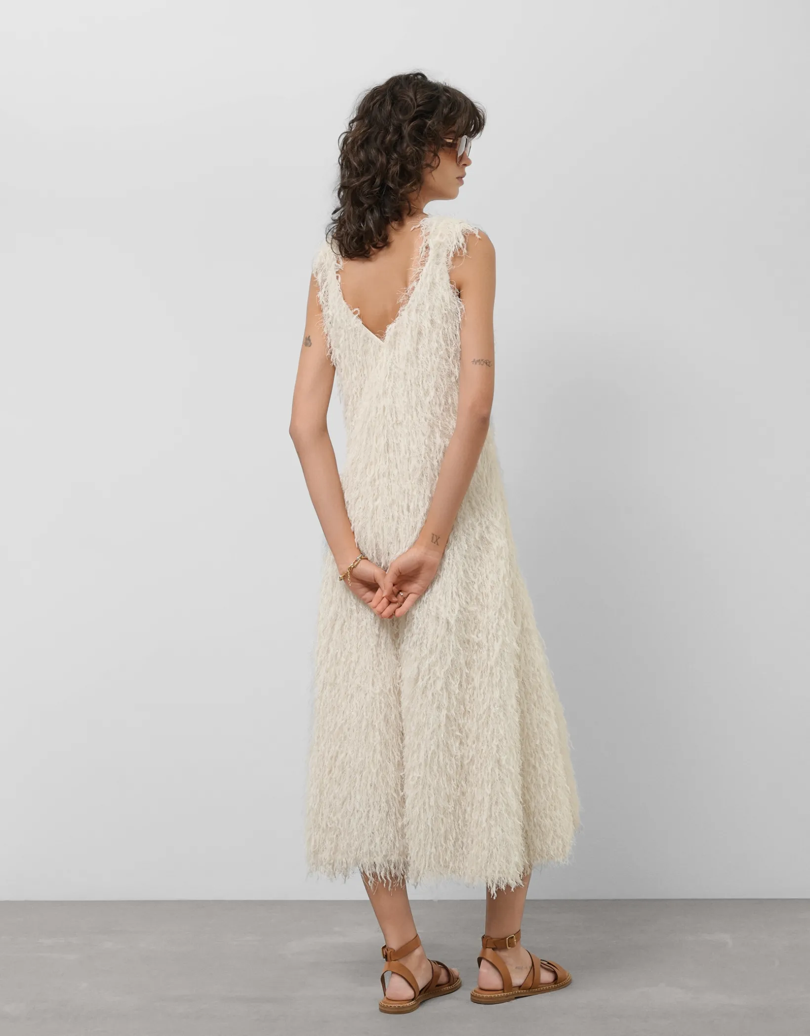 Vestido sisas en tejido fantasía blanco y plata