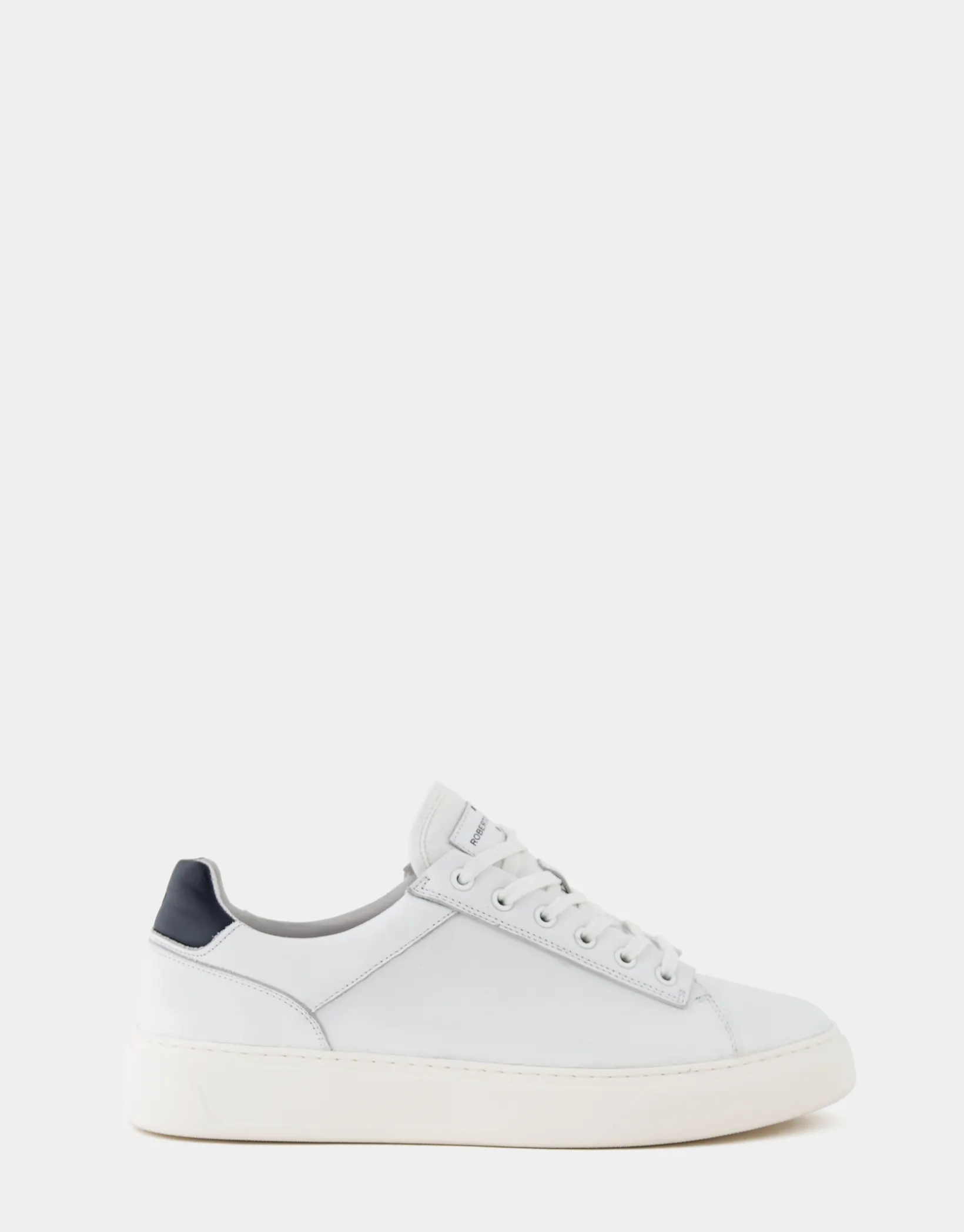 Zapatilla deportiva blanca talón azul