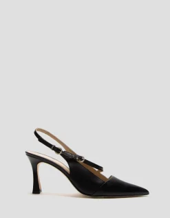 Zapato salón destalonado piel negra con pulsera