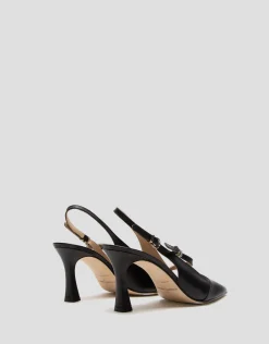 Zapato salón destalonado piel negra con pulsera