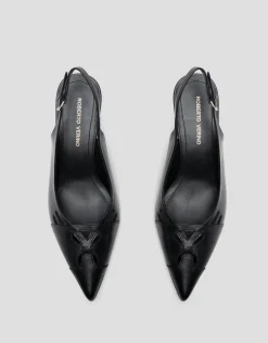 Zapato salón destalonado piel negra con cortes