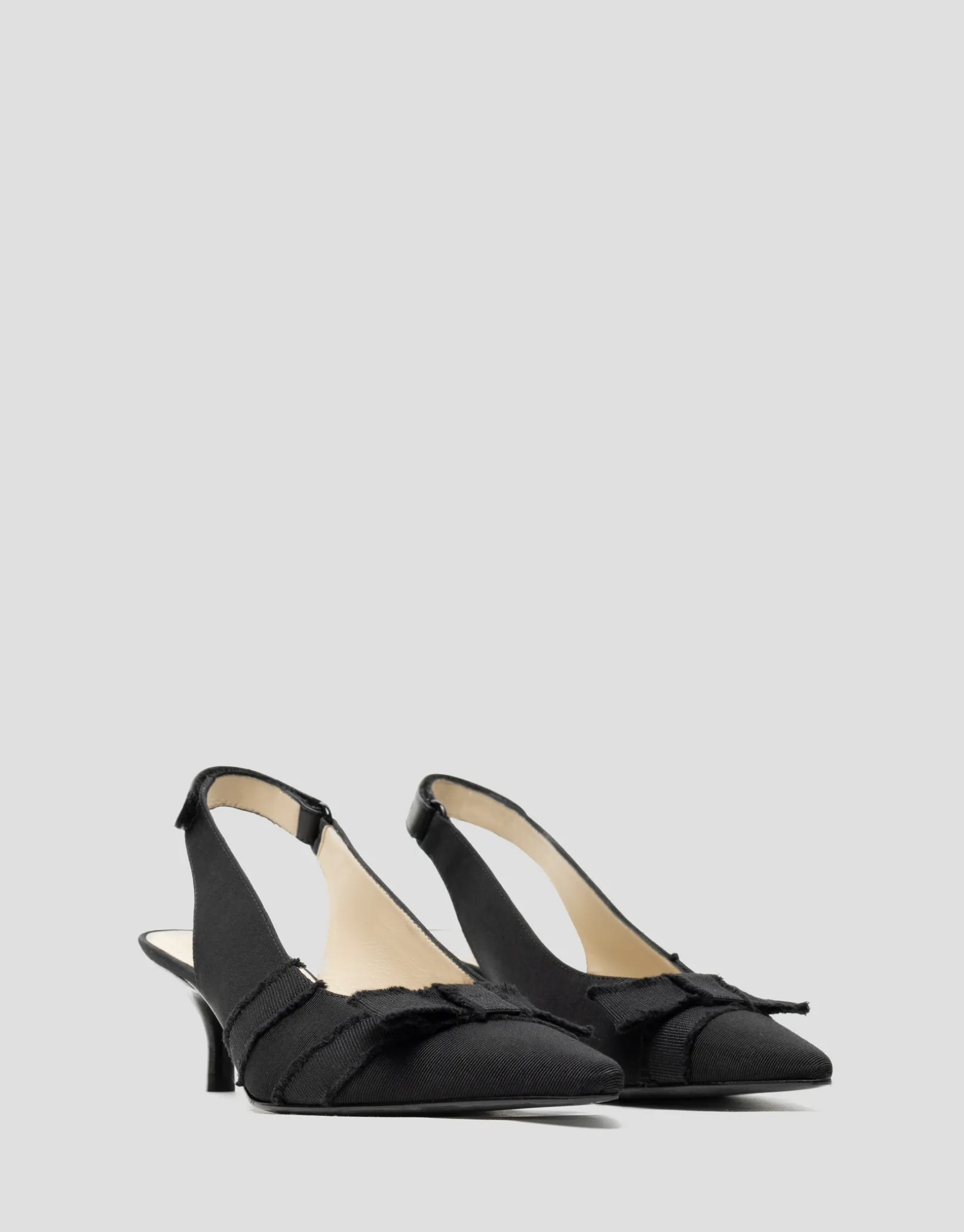Zapato salón destalonado tejido desflecado negro