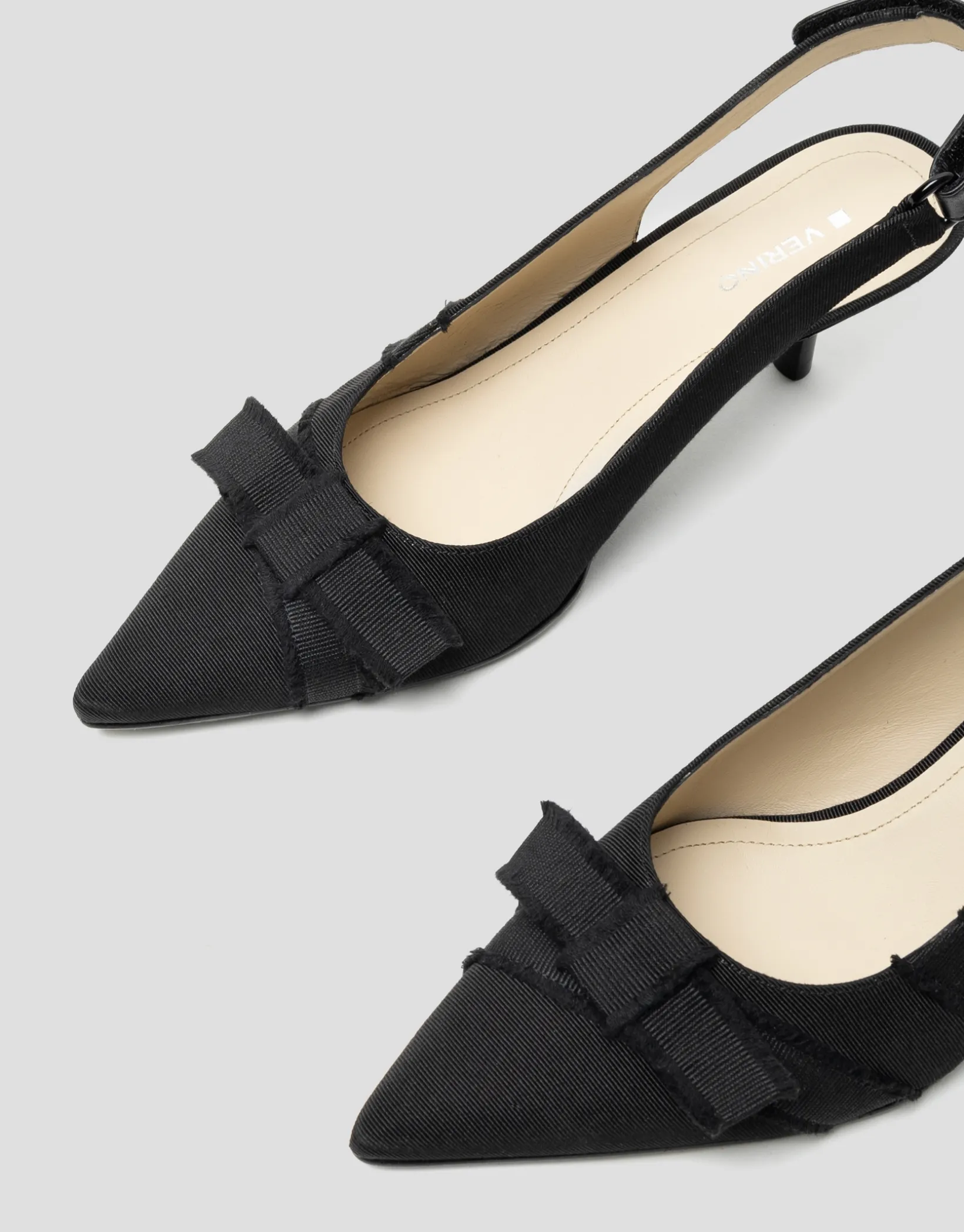 Zapato salón destalonado tejido desflecado negro